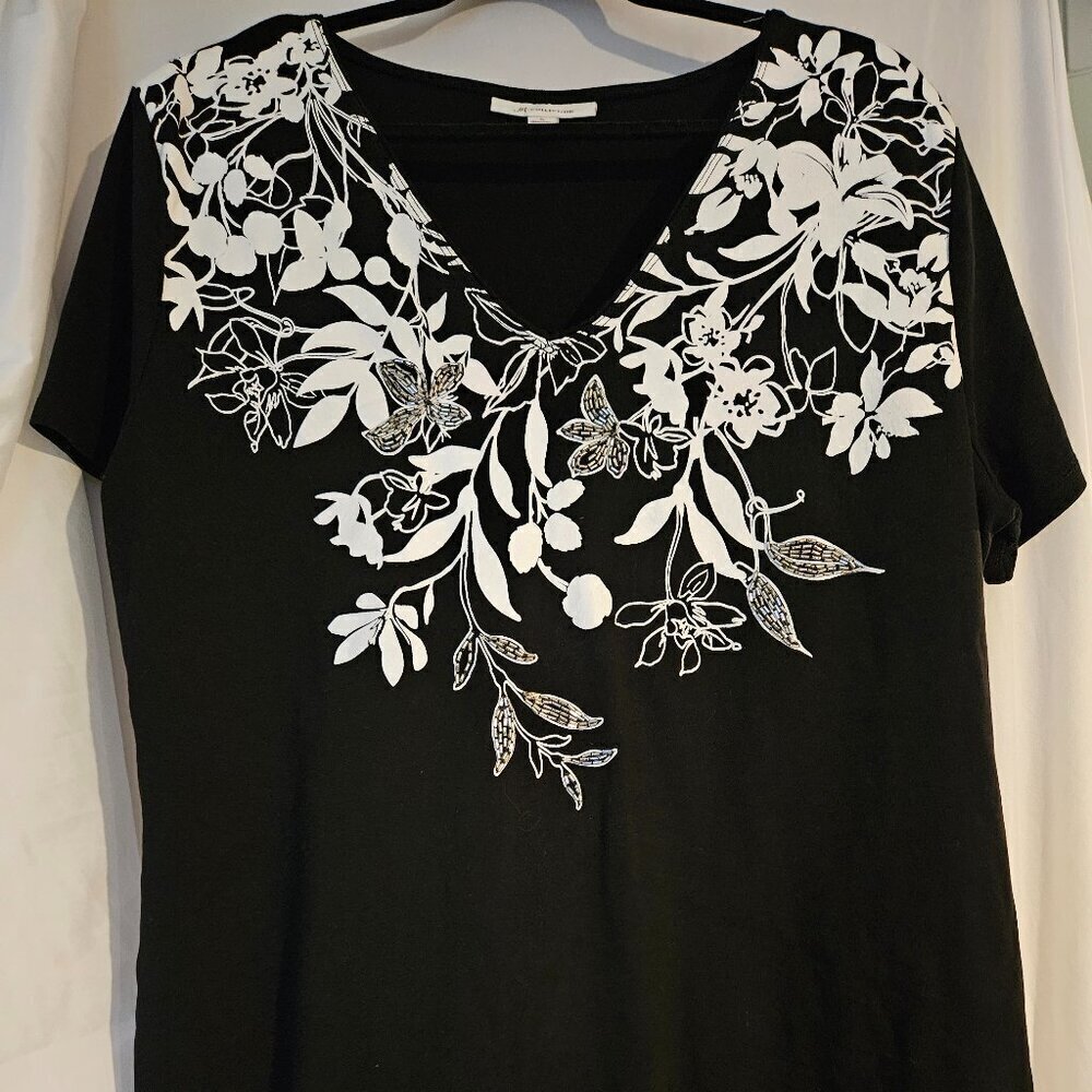 Woman’s JM Collection Black/white Beaded Floral Short Sleeve XL  T-Shirt‎